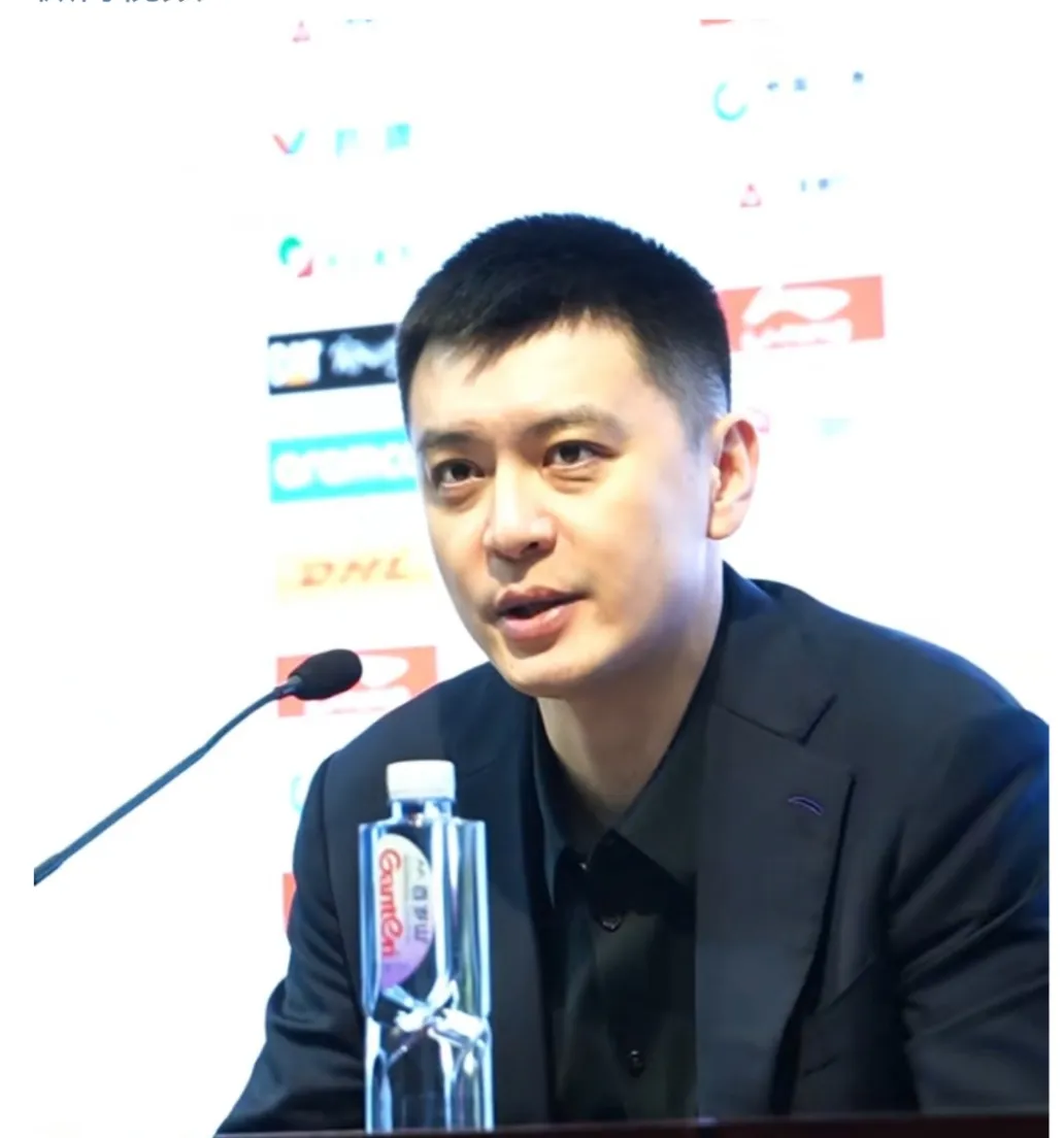 杨鸣是否已经到了下课关头？前任主帅郭士强皱着眉头看完了G3较量，东北虎以如此尴尬