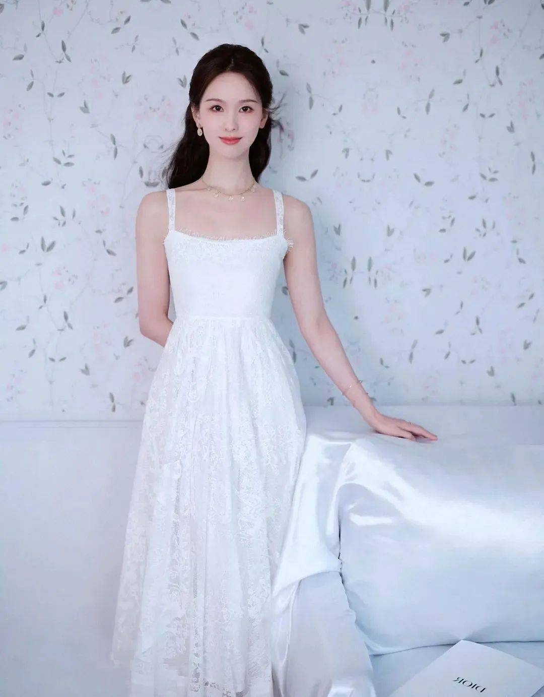 陈都灵|鎏金蕾丝与玫瑰梦境月光女神