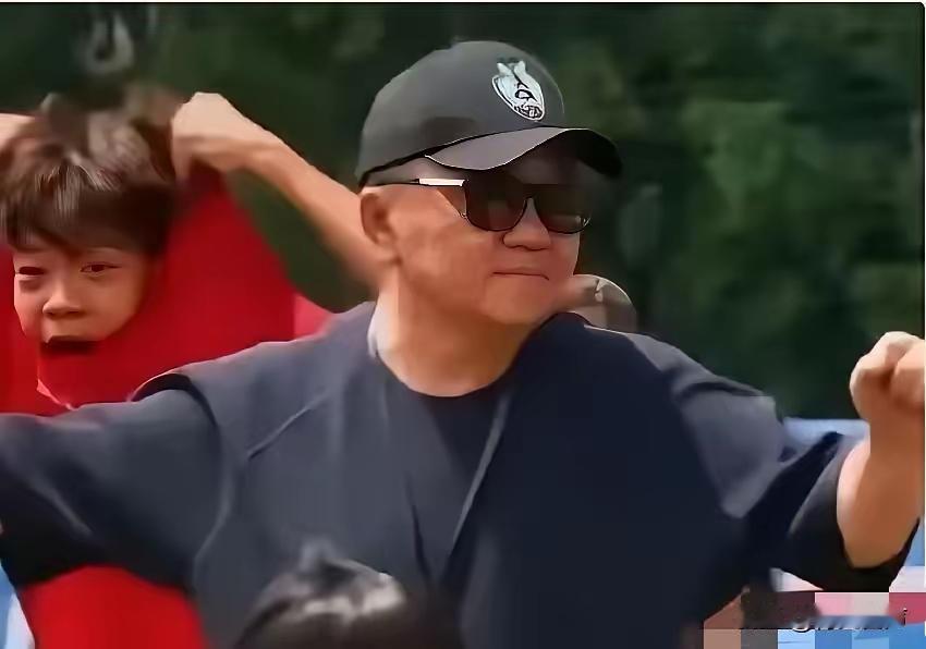 自掏5400万的董路，开500万的劳斯莱斯，住10万一平的豪宅，手腕上是百万名表