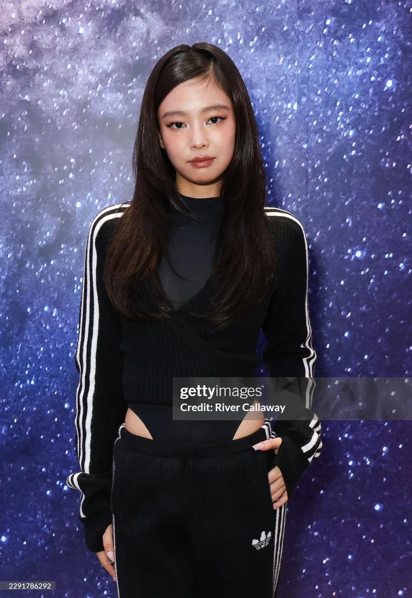 JENNIE现身洛杉矶出席与AD的联名活动✨