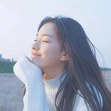 微风轻拂，阳光洒落，悠然自得的一刻阳光美景早上的风景治愈草地的治愈感阳光优