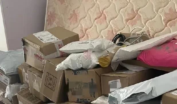 今天和闺蜜聊天，她对我吐槽说：我要疯了、疯了，老妈每月4000多的退休金全网购了