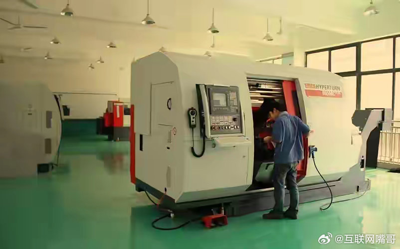 中国高端机床再突破，首台7轴5联动机床问世。国内首台7轴5联动机床是武重集团的C