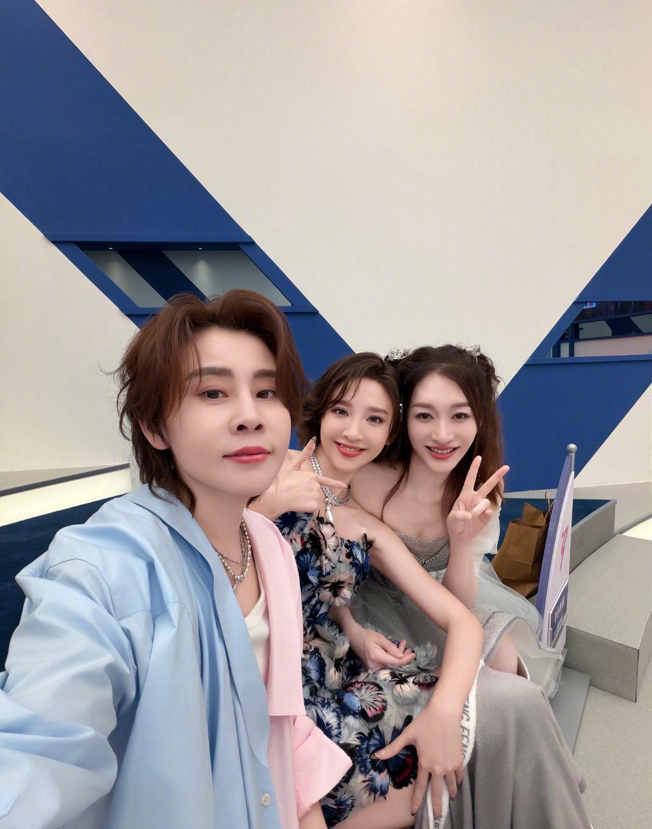 唱跑调还能拿第一？这三位姐姐凭啥？看完《乘风2026》这一期，我第一