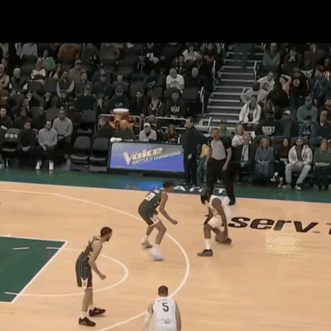 哈登已经不是球星了:以前是防守球员犯规，如今却成了哈登进攻犯规。裁判吹罚哈登进