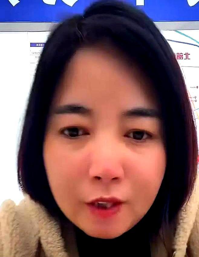 “压根儿就没断过！”老杜堂嫂一句话，掀开了遮羞布。老杜堂嫂镜头前叹气，摆手