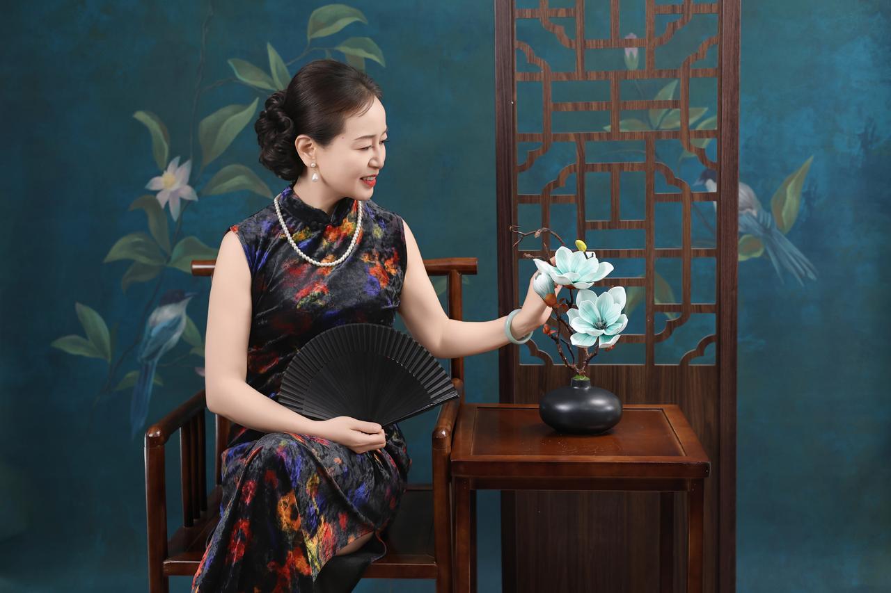 “保腰还是保肌肉。”面对着白大卦，我违心地嗫嚅着“保腰”。坐骨神经痛，隐隐地