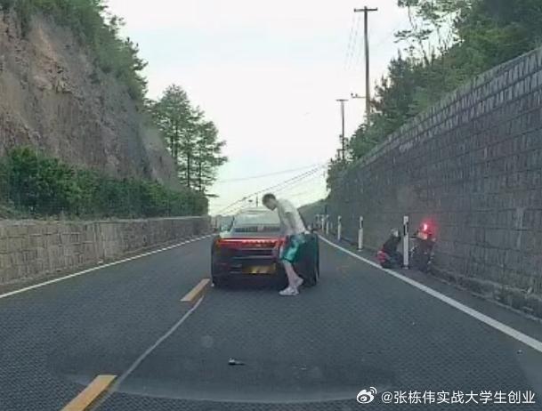 浙江余姚警方发布了“套牌车”司机处理的公告，但显然内容有所失真，这辆保时捷911