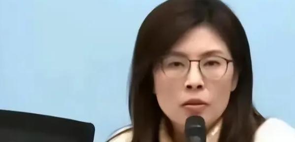 台湾省时事评论员郑丽文竟然抛出了这么犀利的问题！她问道：“如果有一天，我们真的和
