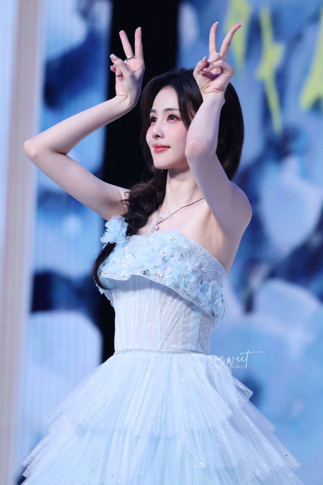 白鹿音乐会上座率被白鹿音乐会百分百上座率戳到了。选在梦开始的苏州办十周年专场，搁
