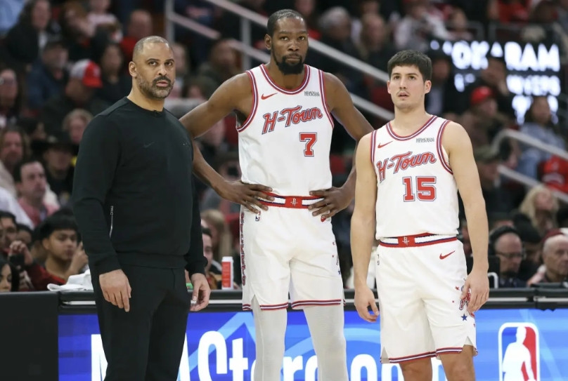 联盟应该查一下乌度卡！火箭半场几乎被公牛打花，最主要的原因，除了防守强度不够之