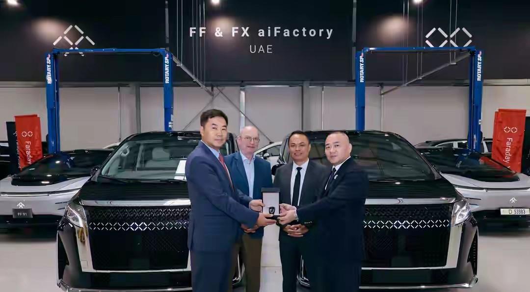 法拉第未来1月底在中东又交付了两辆FXSuperOne。交付对象一个是阿