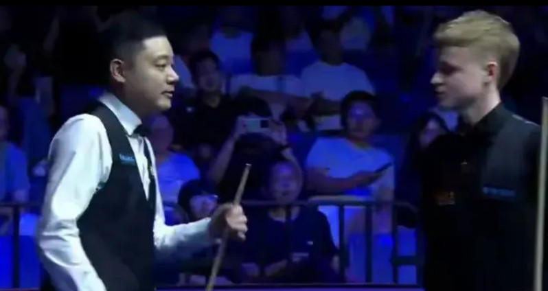 不是说丁俊晖不能输给穆迪，连囧哥都输给了亚伦希尔，丁俊晖有什么不可以，但是，我想