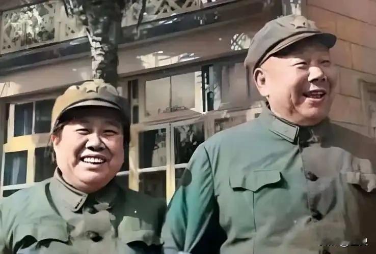 1935年，红军进驻遵义休整，一天深夜，休养连指导员李坚珍在查铺时，发现女兵刘彩