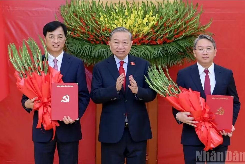 三个老乡！4月8日上午，苏林向阮维玉和阮海宁颁发任命状。实际上，这也是阮维玉