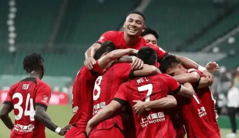 如果今年海港最终66分夺冠，它的夺冠分数比去年夺冠的78分足足少了12分，相当于