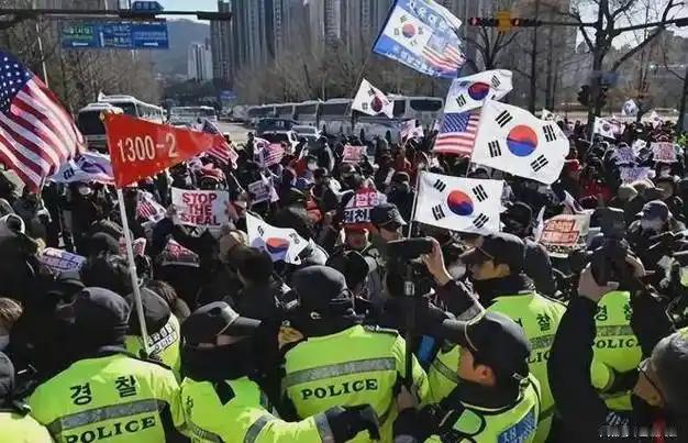 近6万韩民众请愿禁止中国人免签入境，可韩总统却在呼吁群众学习中汉字！如此割裂现象