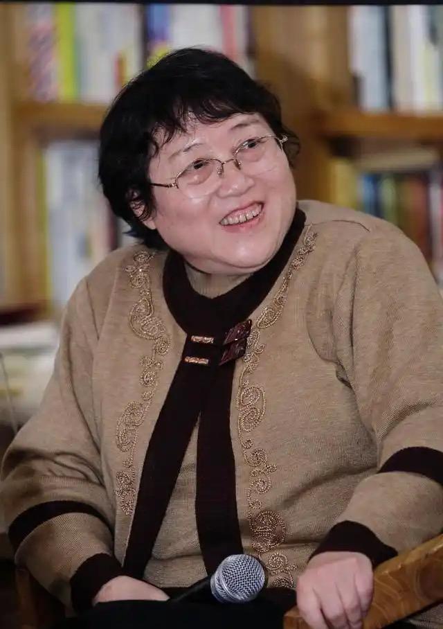 一位资深性学专家说：“人老了也需要性的，有时候男人身体不行了，眼睛，心里还惦着。