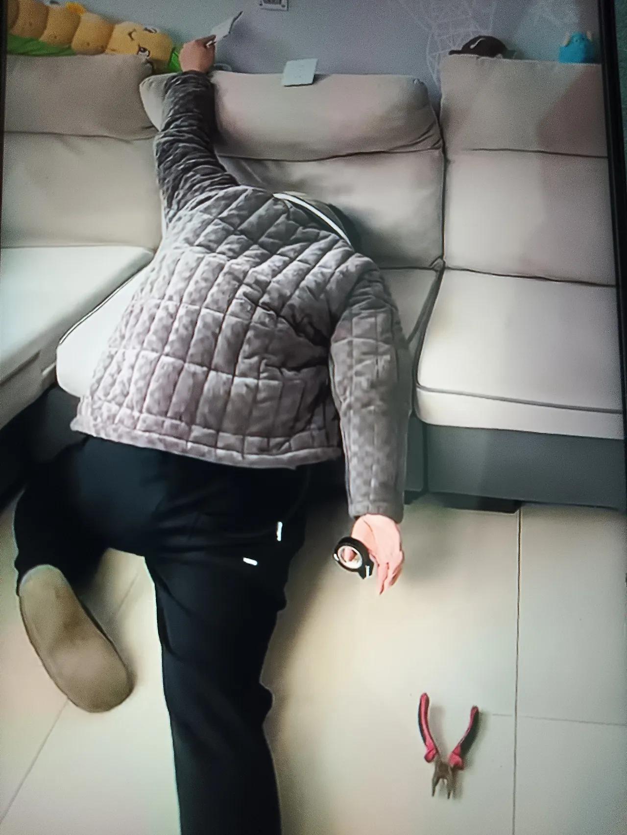 痛心，太快了！就因为插个插头的功夫，丈夫突然晕倒再也没醒过来，确诊脑梗离世，妻