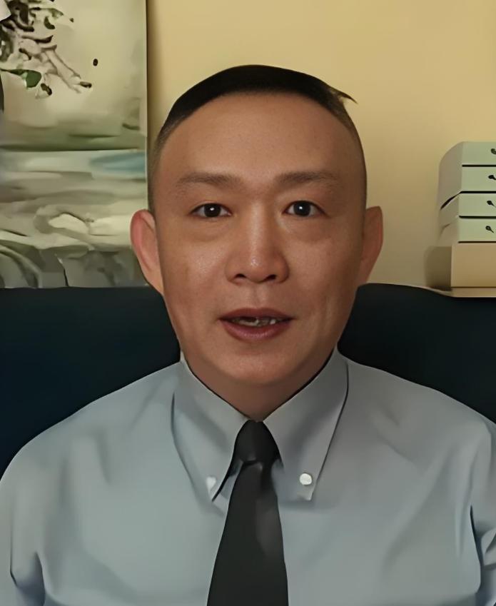 东方大国的学者卢麒元，近日在北京公开发声。他提出了一个惊世骇俗的主张：“立法者每