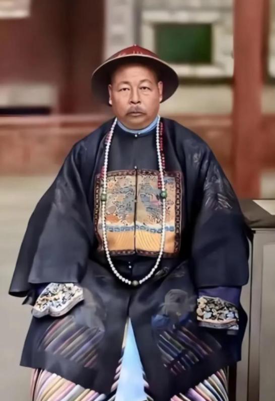 左宗棠杀尽新疆俘虏，连降虏都没放过，为啥没人骂他？真相太好懂提起左宗棠，熟悉