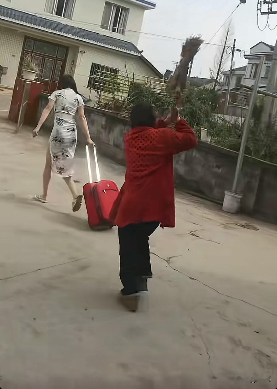 现在女孩子不想结婚太多了，做父母的就要这样