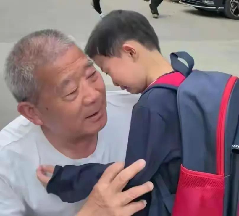 如果我是老黄，我才不会一把年纪了还生孩子，这个年纪做什么都可以，但唯独生育孩子，
