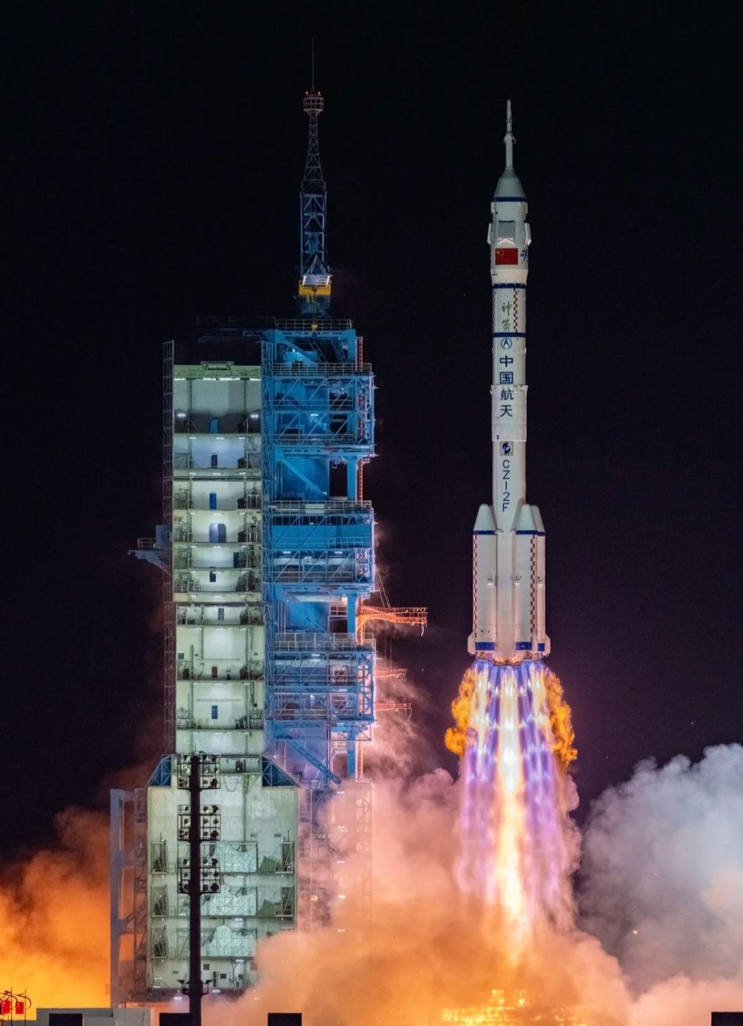 神舟二十被碎片撞击改乘二十一号返航，9天解决问题，外国网友惊掉下巴!11月1