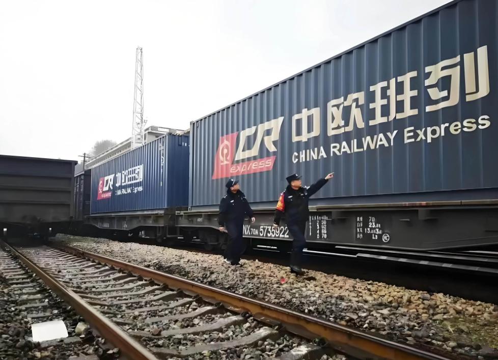 波兰关闭中欧班列犯了和乌克兰一样的错误，那就是小国总以为背叛大国没事！乌克兰背叛