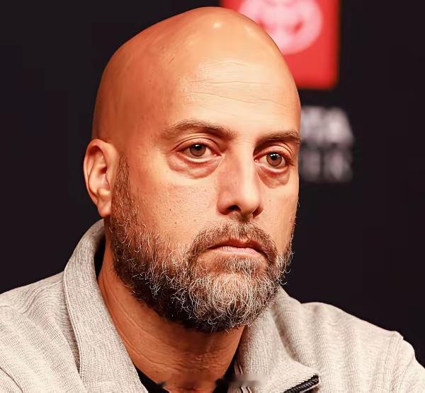 重磅！火箭积极寻求交易，真的急了！据《雅虎体育》记者KellyIko今日撰文报