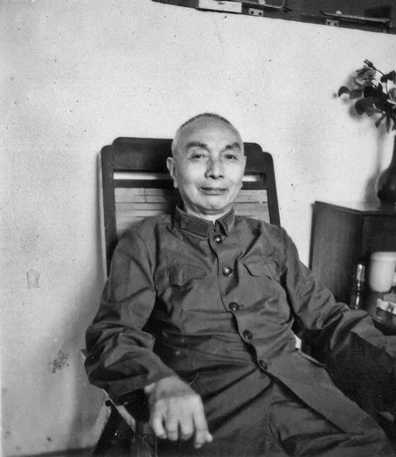 解放战争时期国军起义的五位兵团司令官第一位：第二十二兵团司令郭汝瑰将军。郭汝