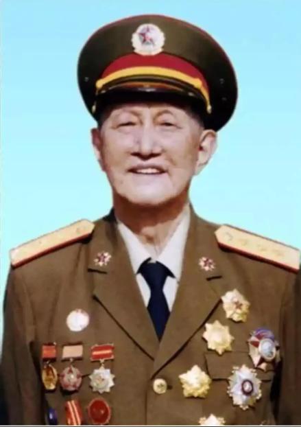 1960年，洪学智担任吉林农机厅厅长，有一个处长刚见面就抱怨：“你怎么来得这么晚