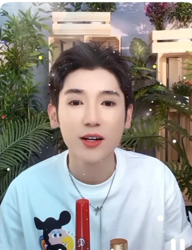 听说了张兰旗下几个大主播离职的消息，确实也好长时间没看到他们了！乐乐自己开了橱窗