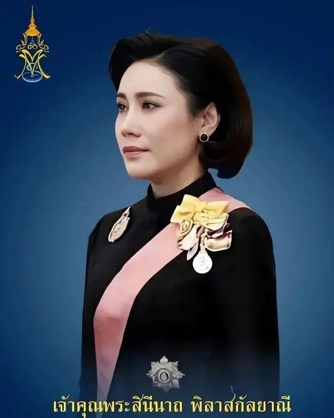 诗妮娜贵妃回来了！带着提帮功，是要和苏提达王后正面开战了么？7月28日是泰王