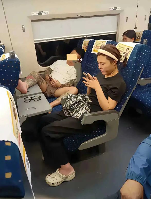 列车员和乘警不作为，应该投诉