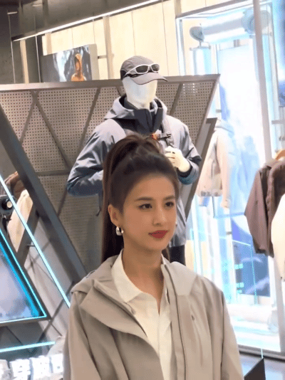 黄圣依保养的也挺好的​​​