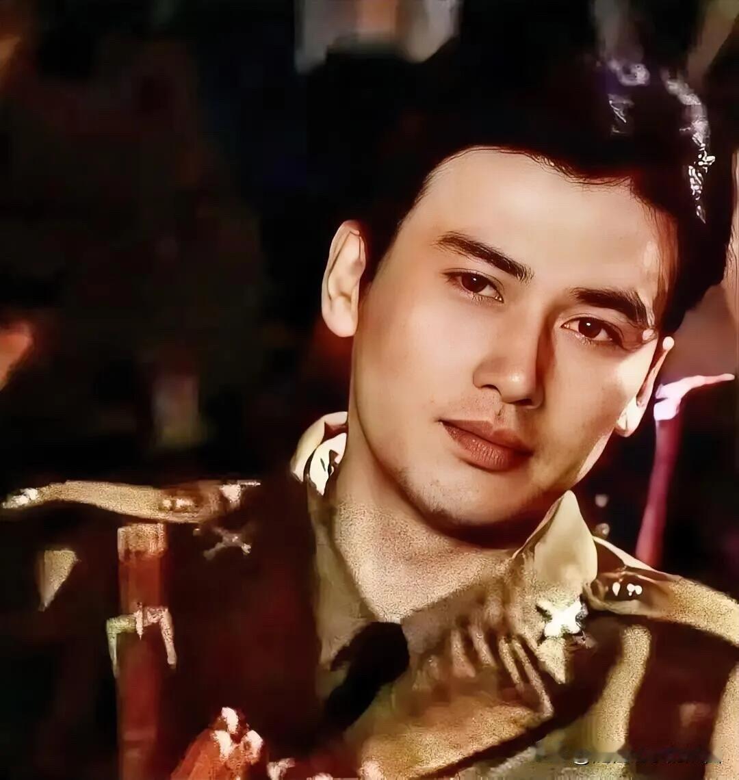 不可否认他虽然算不上最帅的，但他在同龄的男明星里面却是最有气质的一个。有男人味、