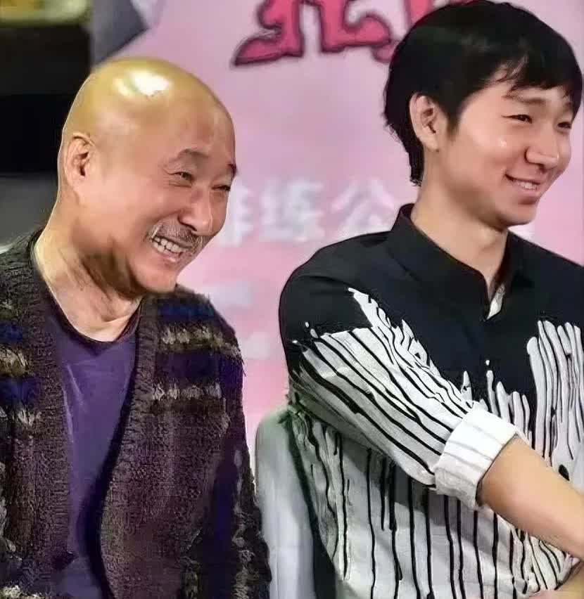 按说71岁的陈佩斯已经聪明绝顶了有件事办的有点说不过去了好好的大儿子，长