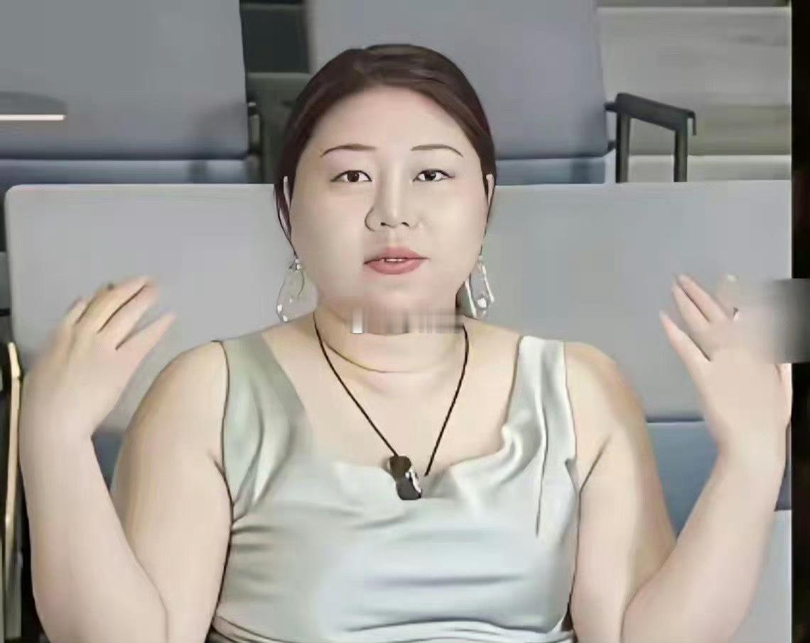 都别盯着贾玲了，你看杨天真瘦的更夸张