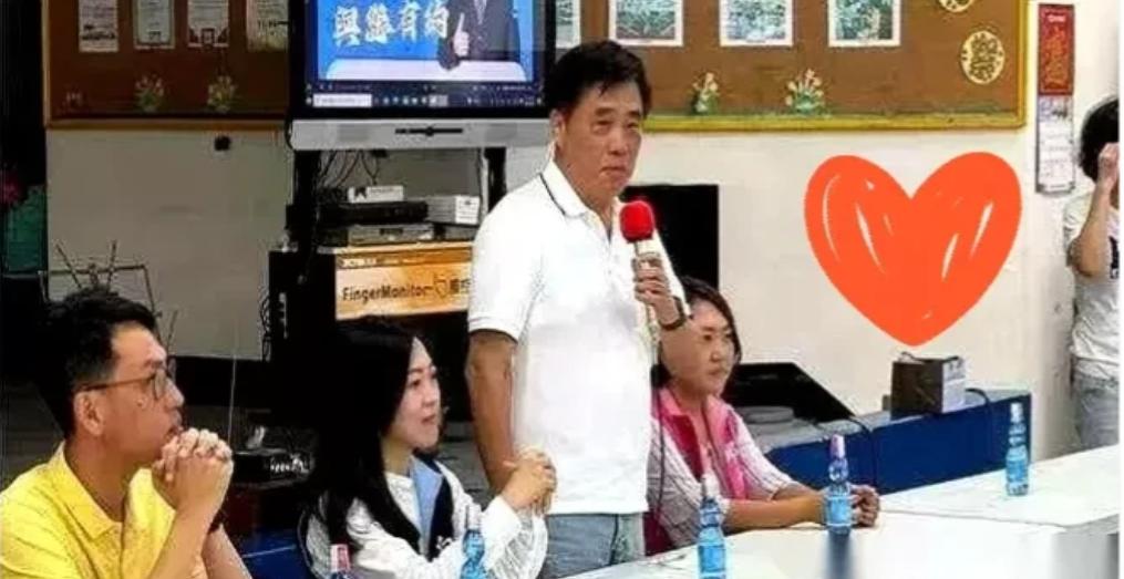 急了，他急了。郝龙斌是真急了，桌子都快掀了，直接放话——有郑丽文在，就没