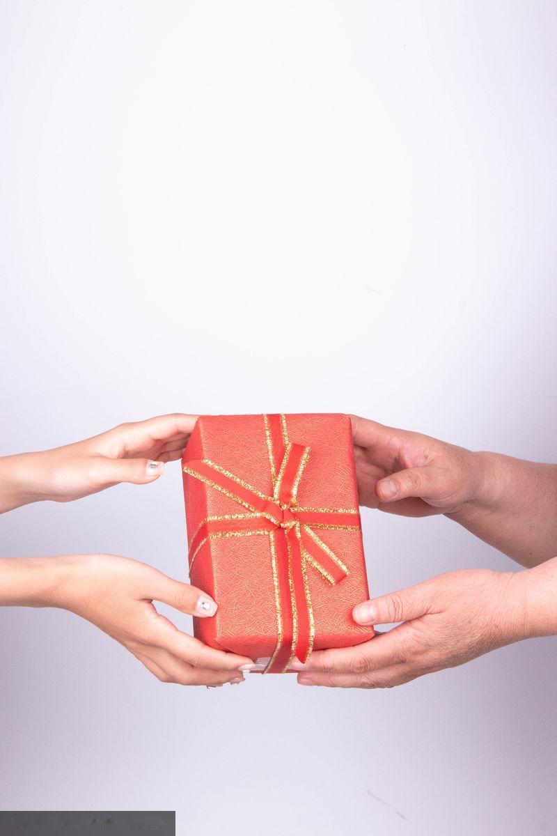 别不好意思！这3种礼物，不管谁送都不能要！不管关系好不好，别人送的这3样东西