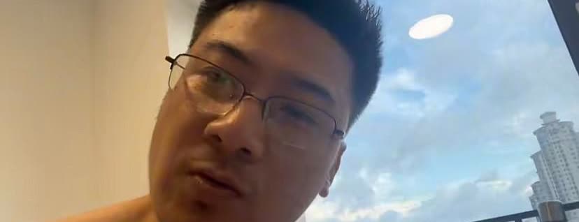 一男子发视频吐槽自己女儿：女子父亲从农村坐车2000多公里来看望女儿，在家一起感