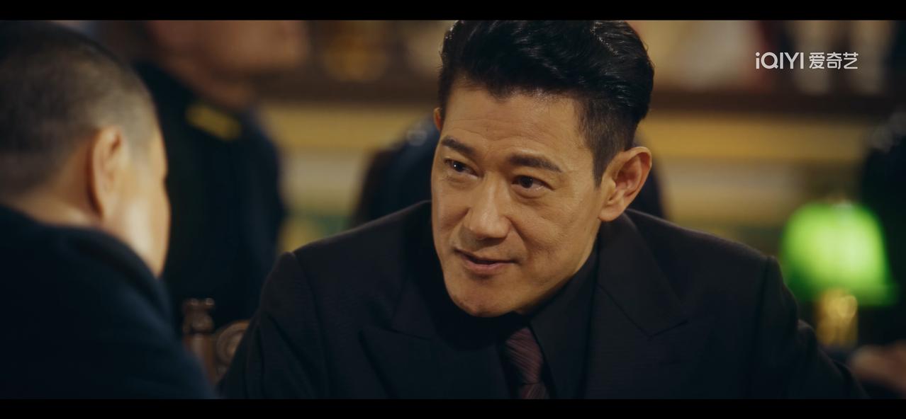 《风与潮》面对泽荣作，忍让和妥协只会换来挨打，洛柏博士就是例子。洛柏博士是中