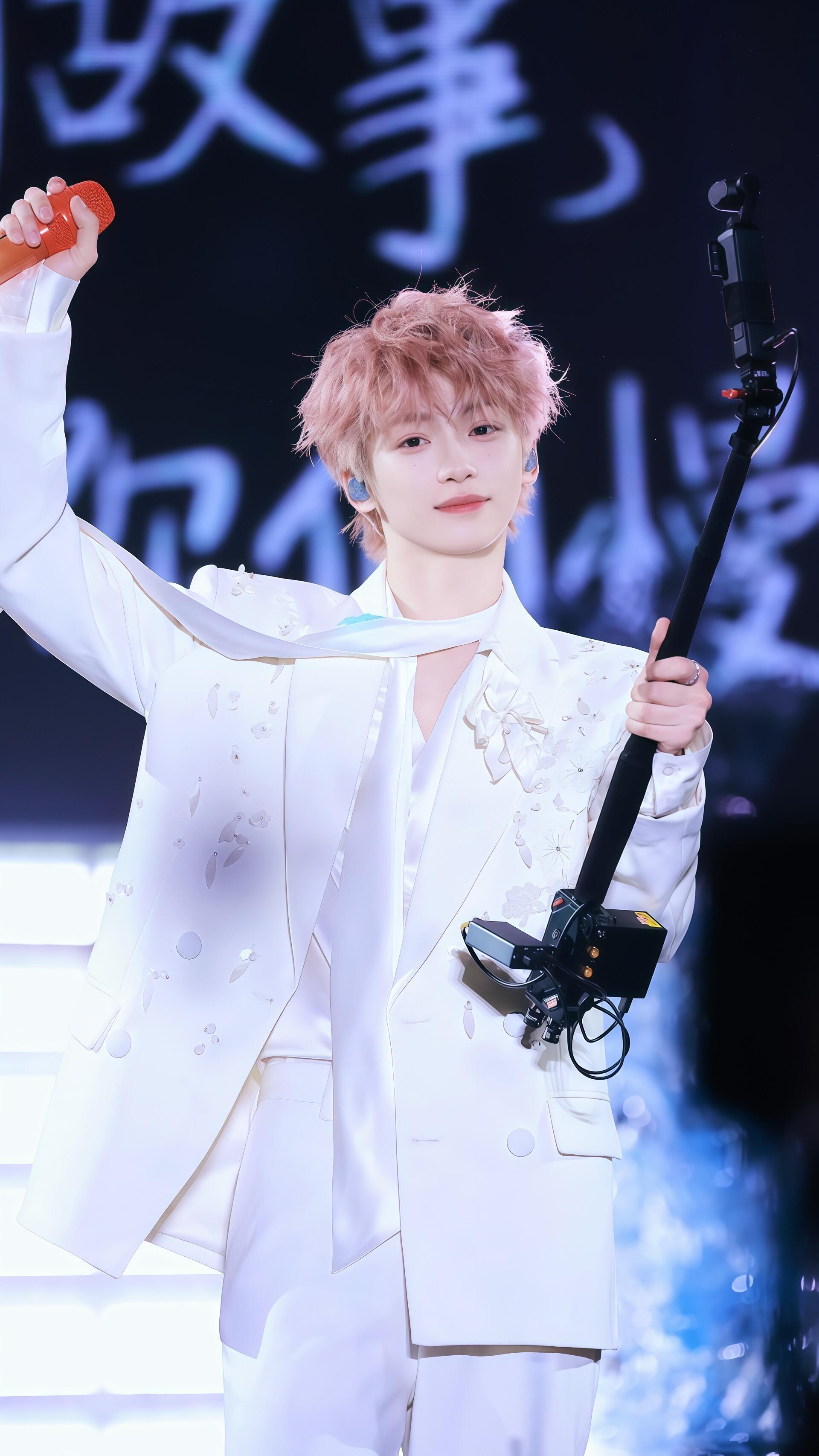 梓渝不参加微博之夜了是和厦门演唱会行程冲突吗？那手里那么多门票怎么处理啊？