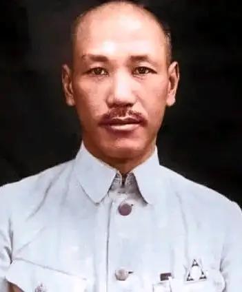 图为蒋介石替身何云，安徽建德人，早年毕业于浙江陆军讲武堂、日本陆军士官学校。何云