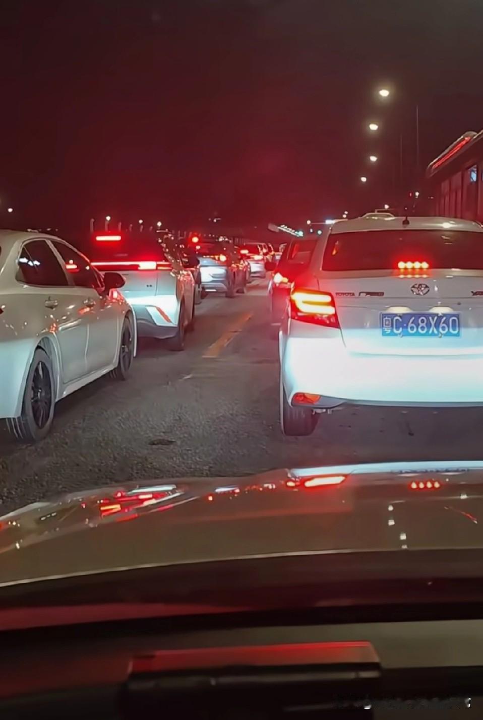 广东聪明人29号晚上走就被钉在高速上！广东车友们，本想耍个“提前走就不堵”