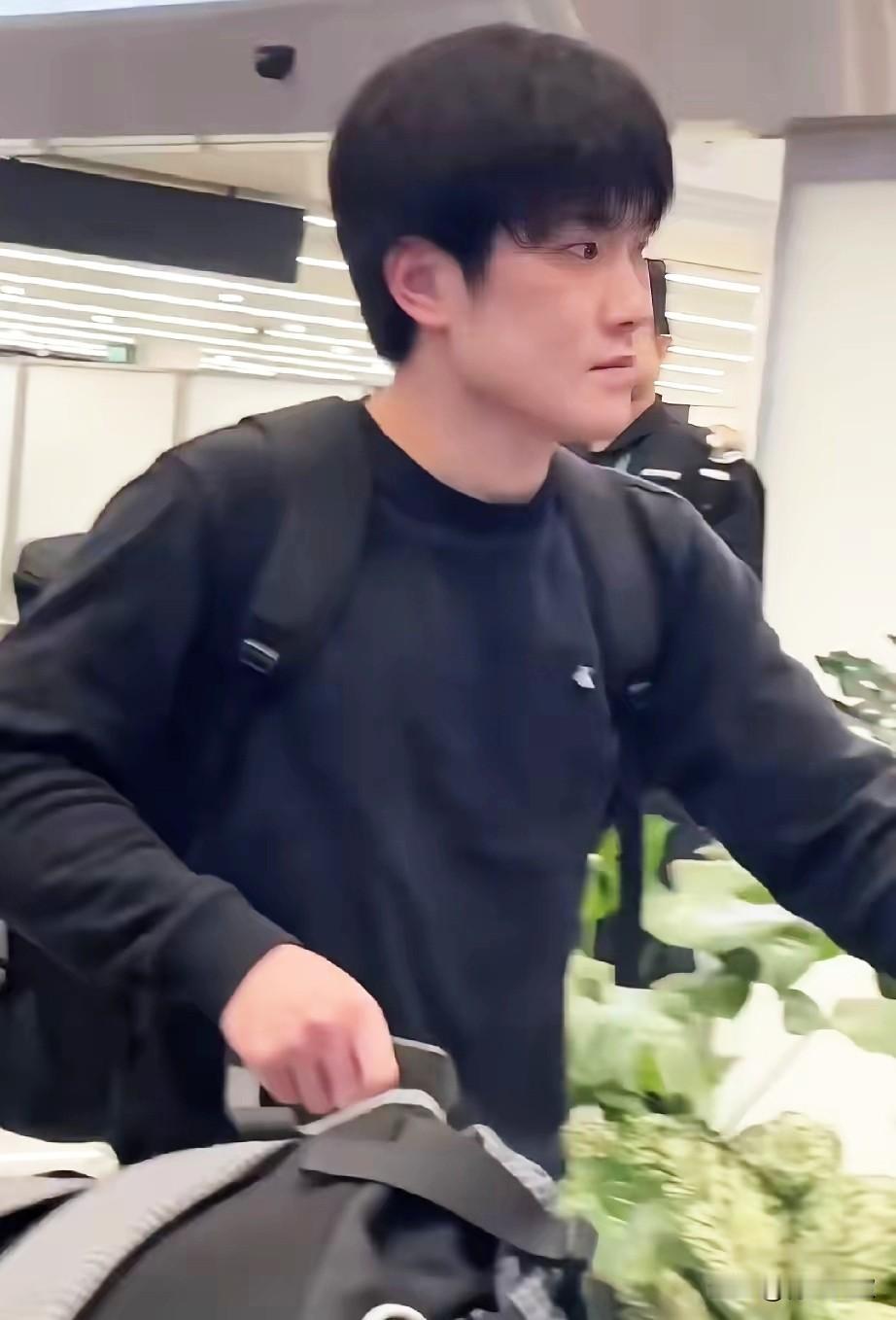 张本智和、张本宇父子反目成仇了吗？今天张本智和来到海口，是跟随日本男乒一起