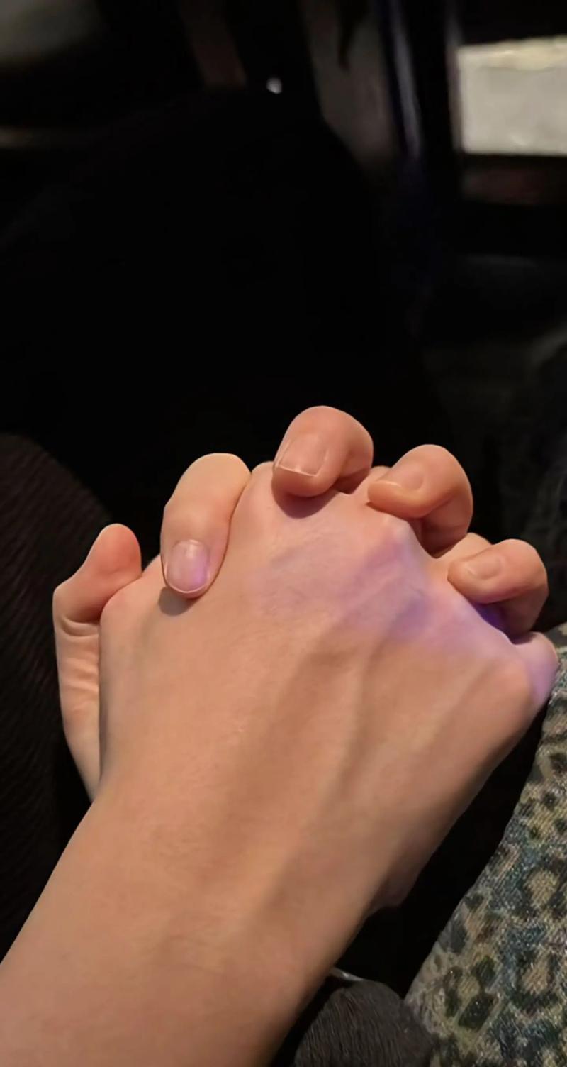 二婚我和丈夫都是二婚，他是死了老婆，我是离婚。她有一个儿子，我有一个女儿。我