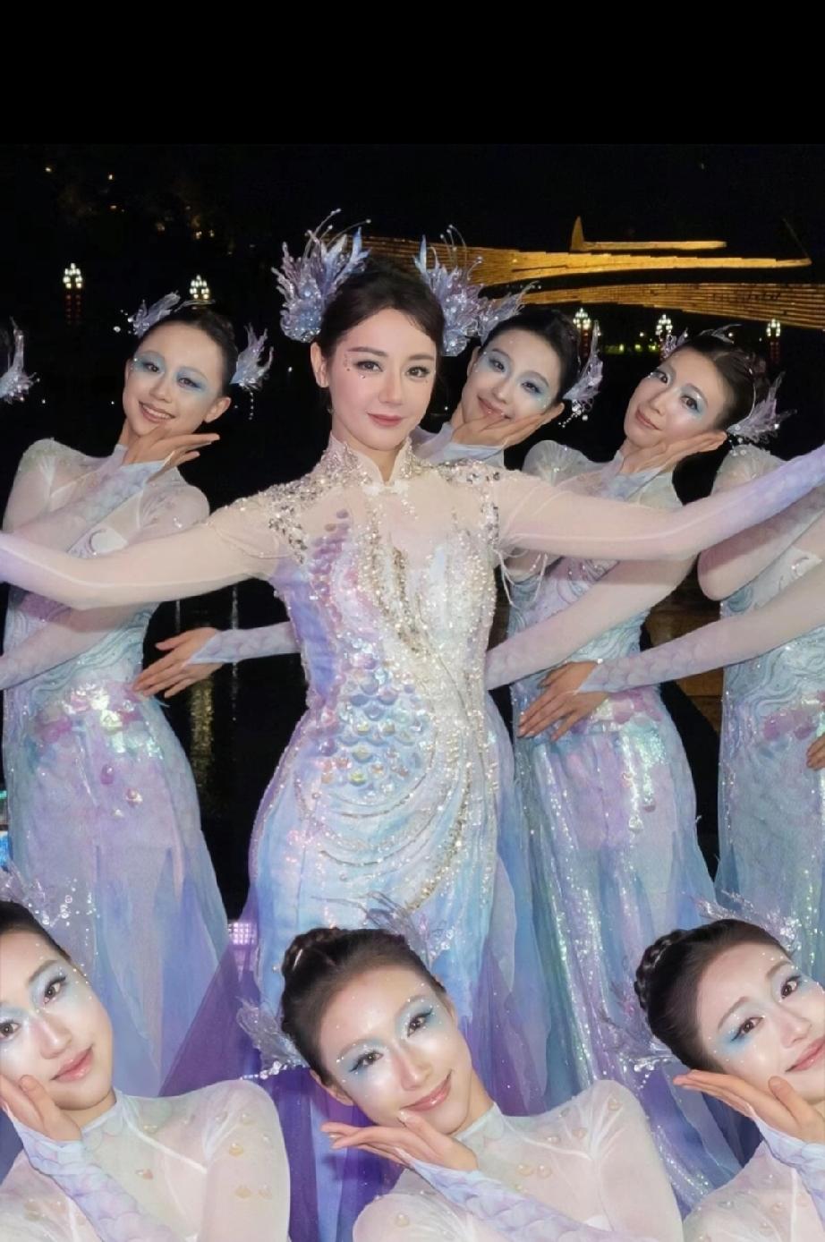 热巴这妆造真的拖后腿了！今晚宜宾分会场跳《立上游》，差点没认出来，也可能是造