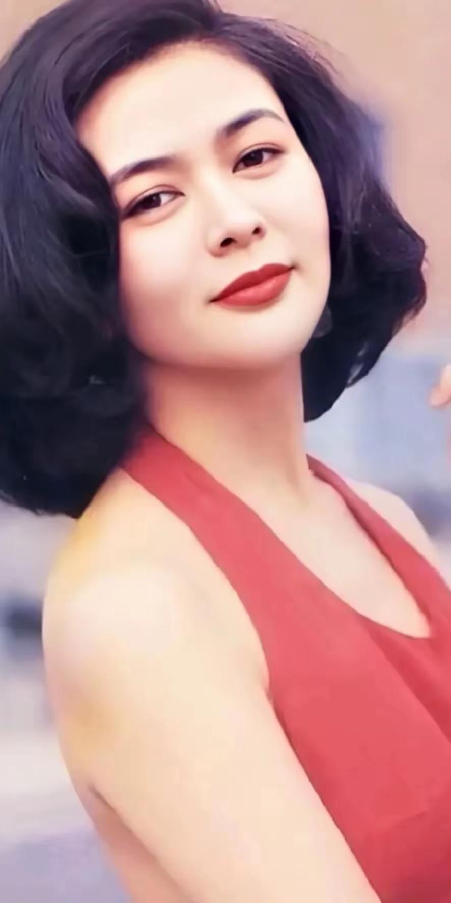 年轻时的关之琳有多美？天皇巨星刘德华满眼温柔的看着她，“我真的以为会和她结婚，